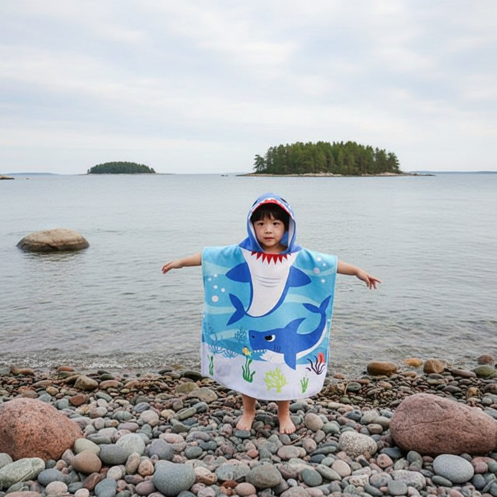 Strandhandduk med huva för barn – Mjuk & snabbtorkande poncho Arga hajar